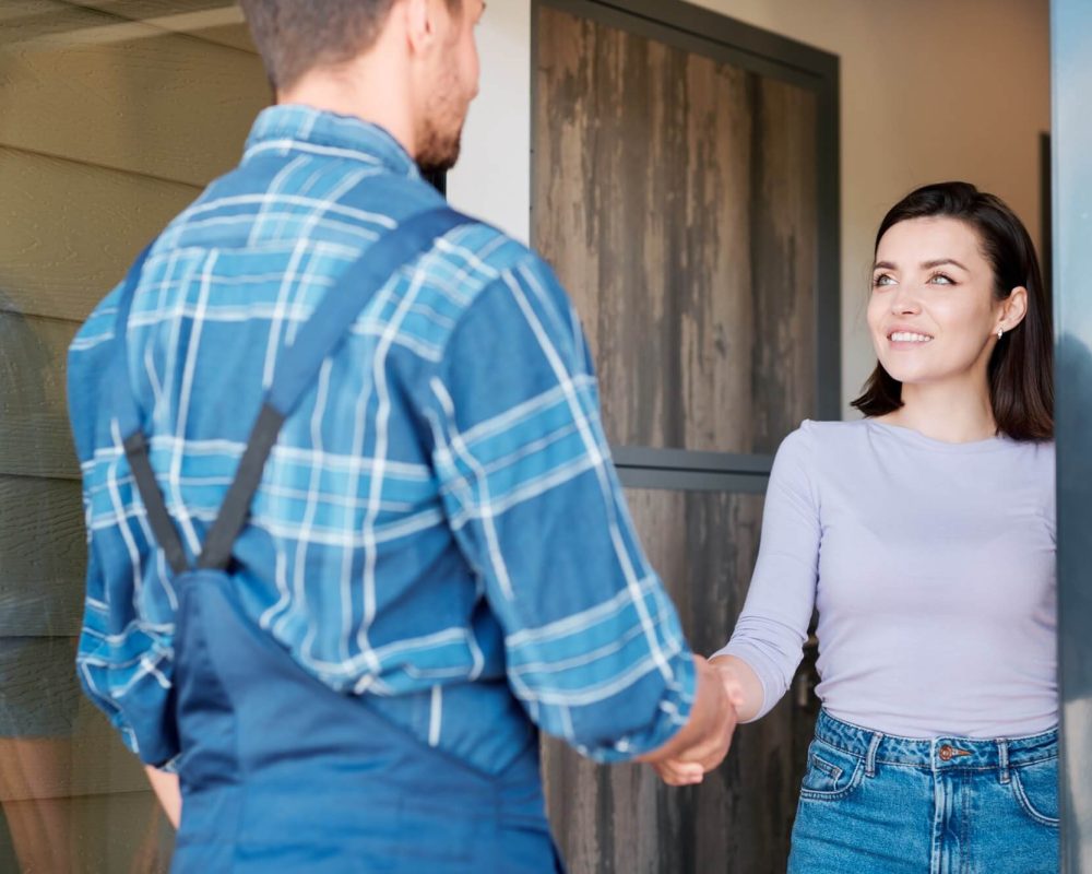 happy-young-client-of-maintenance-service-shaking-hand-of-technician.jpg happy-young-client-of-maintenance-service-shaking-hand-of-technician.jpg